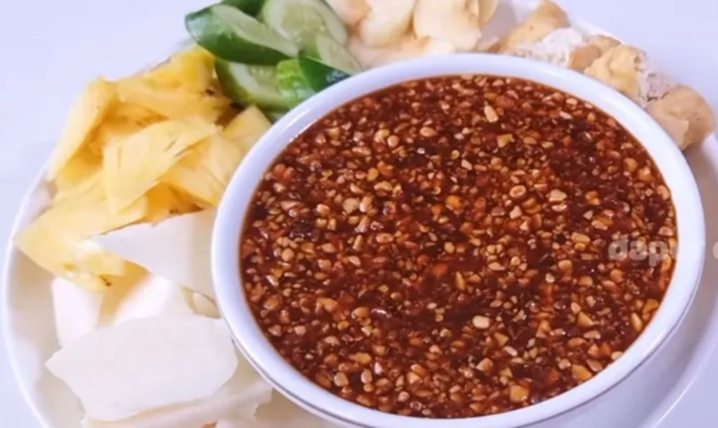 Bumbu Rujak Buah Rahasia Rasa Segar, Pedas, dan Manis yang Tak Pernah Gagal