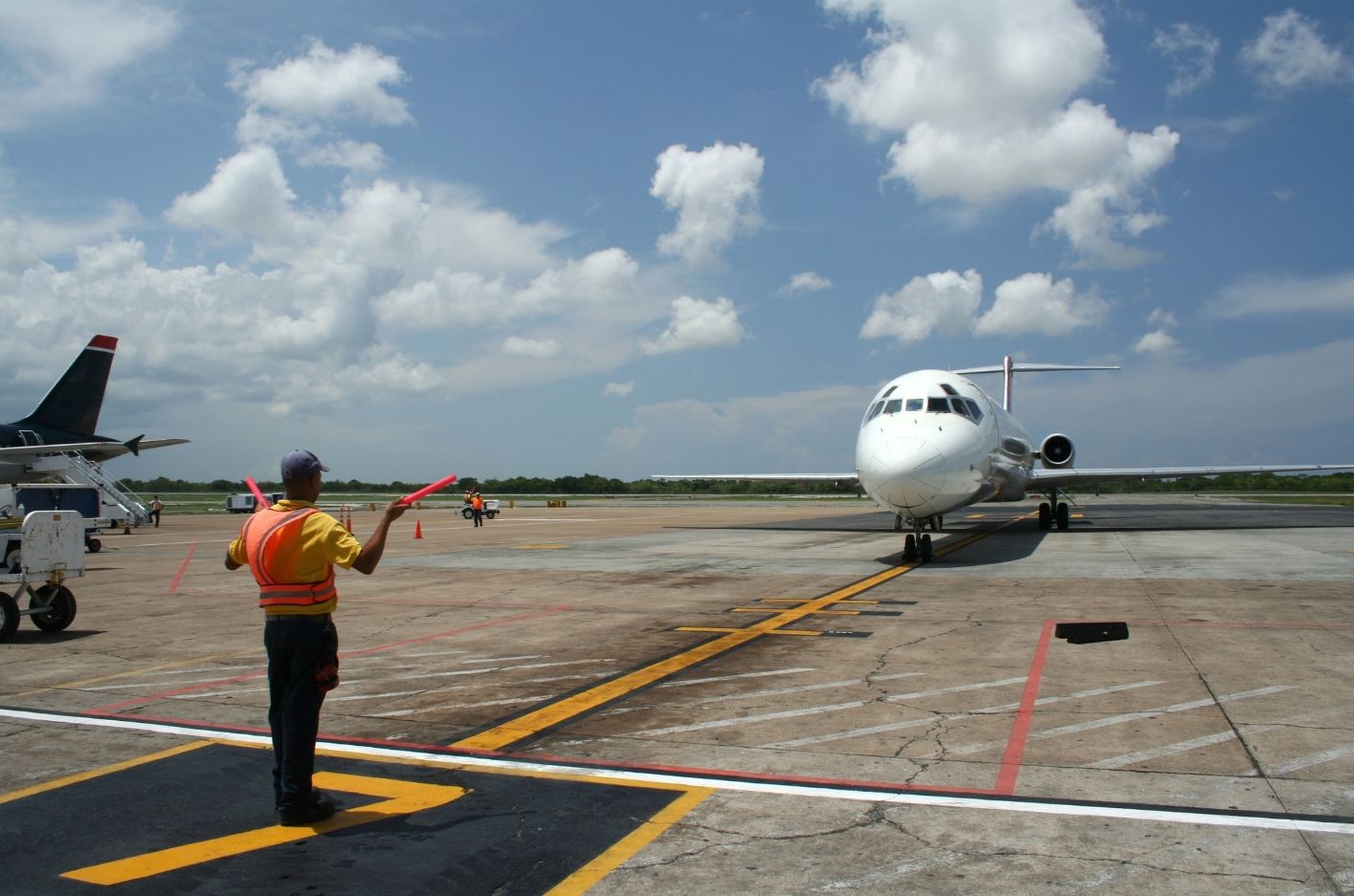 Gaji Parkir Pesawat Fakta, Perhitungan, dan Peluang di Balik Biaya yang Jarang Dibahas