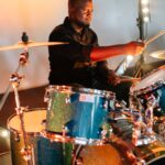 Alat Musik yang Dipukul: Jenis, Contoh, dan Cara Memainkannya