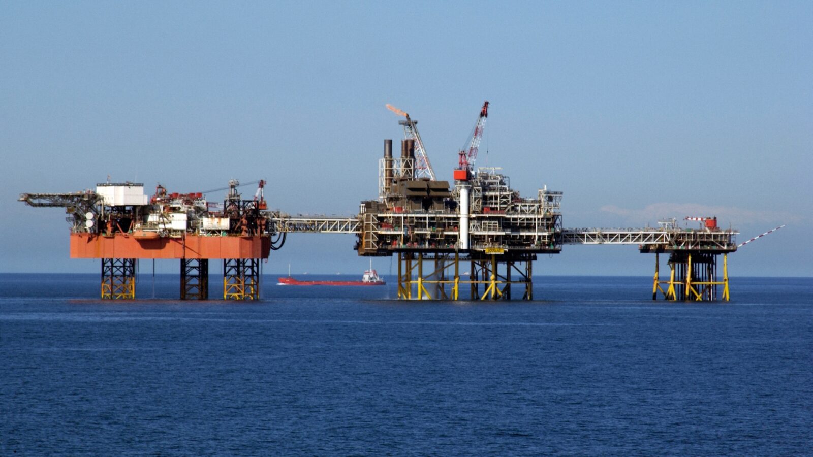 Pemanfaatan Minyak Bumi: Fungsi, Manfaat, dan Dampaknya dalam Kehidupan Modern