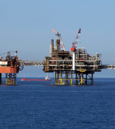 Pemanfaatan Minyak Bumi: Fungsi, Manfaat, dan Dampaknya dalam Kehidupan Modern