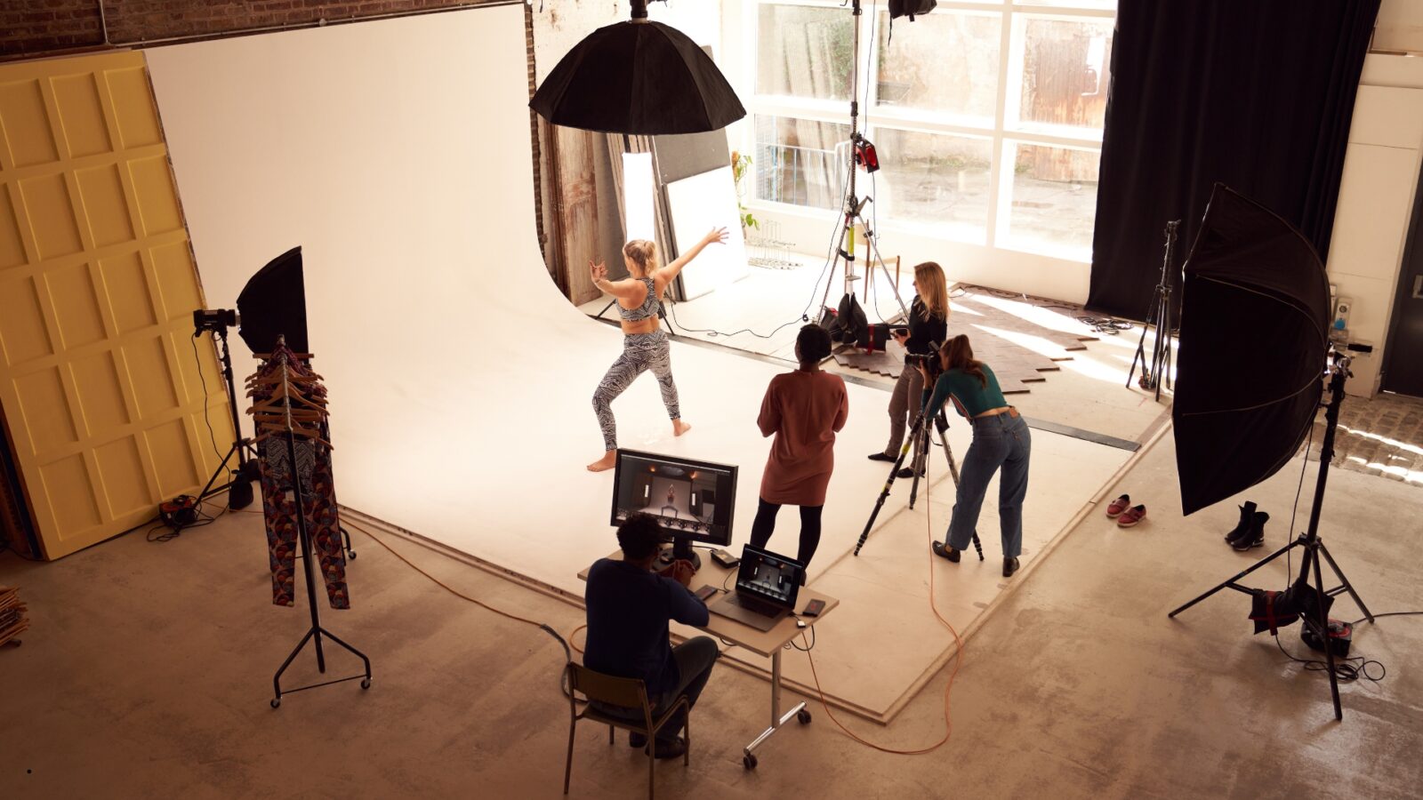 Photoshoot Adalah: Pengertian, Jenis, dan Cara Melakukannya dengan Hasil Maksimal