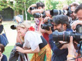 Paparazi Artinya: Memahami Peran, Risiko, dan Etika di Dunia Fotografi Selebriti