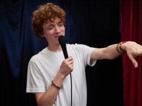 Punchline Adalah: Arti, Fungsi, dan Cara Membuat Punchline yang Kuat dan Mengena