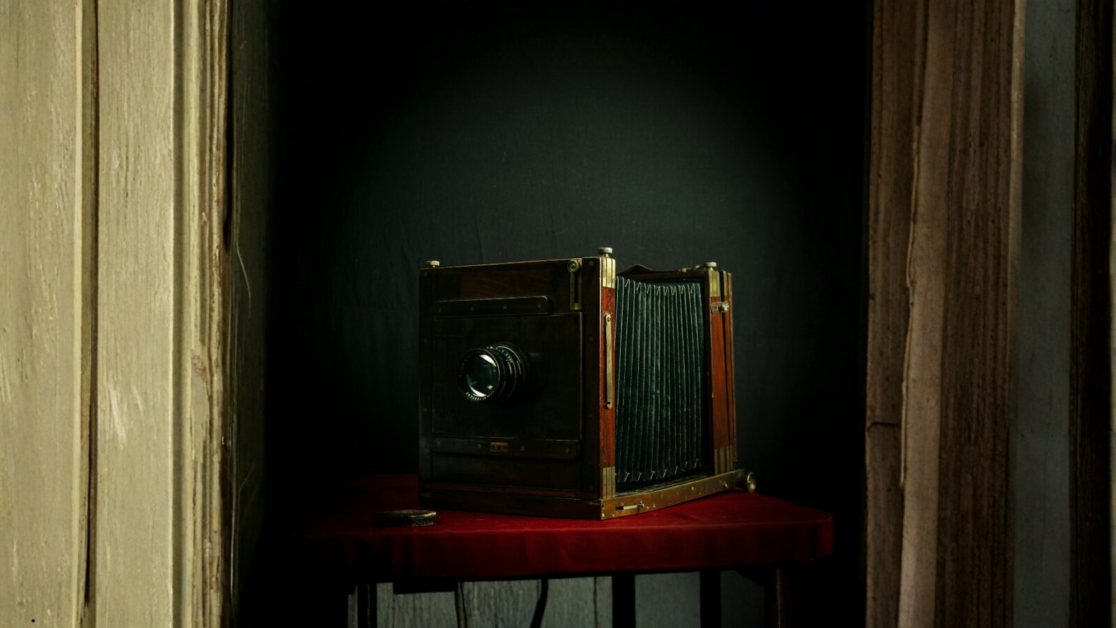 Siapa yang Menemukan Kamera? Sejarah Penemuan dan Perkembangan Teknologi Fotografi