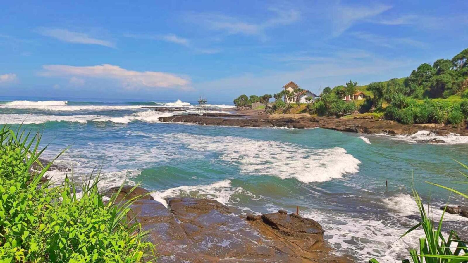 Pantai Garut Destinasi Wisata Alam dengan Ombak, Sunset, dan Kuliner Khas