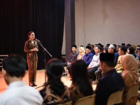 Contoh Pidato Bahasa Sunda yang Baik dan Benar untuk Berbagai Acara